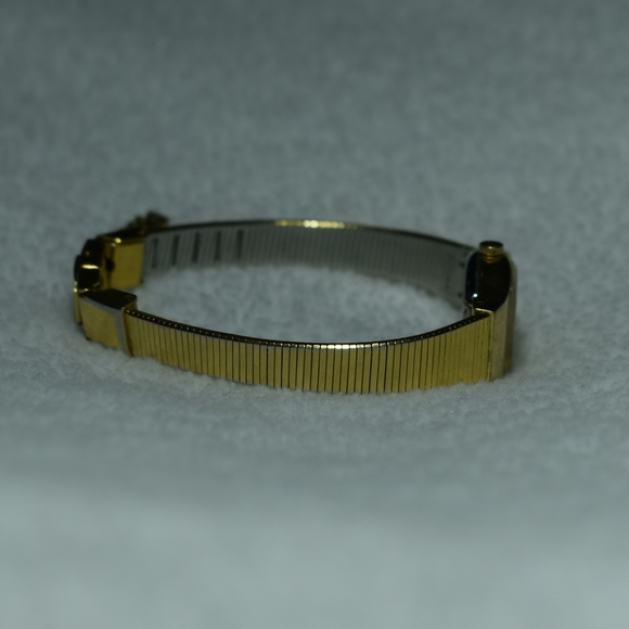 Vintage Pulsar Gold Tone Quartz Watch with Security Chain - Picture 5 of 11